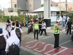 Kapolres Metro Tangerang Kota Turun Langsung Atur Lalu Lintas Pagi, Pastikan Kelancaran Aktivitas Warga