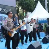 Perdana Tampil di Publik, Drum Band SMA KTB Meriahkan Sosialisasi SPMB di CFD Bundaran HI