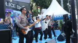 Perdana Tampil di Publik, Drum Band SMA KTB Meriahkan Sosialisasi SPMB di CFD Bundaran HI