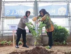 Polda Metro Jaya Tanam Pohon, Ajak Personel Hadirkan Kesejukan bagi Masyarakat