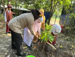 Tak Sekadar Jaga Keamanan, Polri Ajak Pelajar Peduli Pendidikan dan Lingkungan