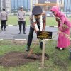 Hari Pertama Bertugas, Kapolda Riau Irjen Arman Achdiat Disambut Tarian Melayu dan Tanam Pohon