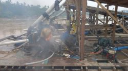Lima Rakit PETI Ketahuan Beroperasi, Polsek Cerenti Bakar 3 Rakit, 2 Kabur ke Hilir