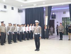 Upacara di Polres Pelalawan, AKBP Ahmad Nur Ari Anugerahkan Penghargaan Juara Silat dan PTDH Anggota Positif Narkoba