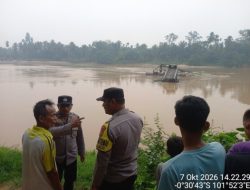Panik Dilihat Petugas, Dua Rakit PETI Kabur ke Hilir Saat Polsek Cerenti Sisir Sungai Kuantan