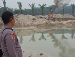 Tindak Lanjut Aduan 110, Polsek Singingi Musnahkan Dua Rakit PETI di Kebun Lado