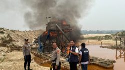 12 Rakit PETI Ditertibkan, Polres Kuansing Sisir Sungai di Benai dan Singingi Hilir