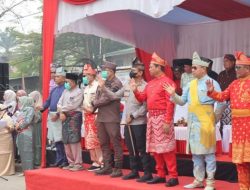 MERIAH! Ribuan Peserta Tumpah Ruah di Pawai Budaya Hari Jadi Pelalawan ke-27, Bupati Zukri: Jaga Persatuan