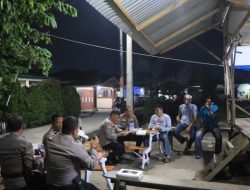 Wakapolres Rohil Turun Malam-Malam ke Poskamling Cempedak Rahuk, Ajak Warga Aktifkan Lagi Siskamling