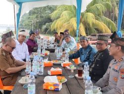 Tiba di Langgam, Kapolres Pelalawan AKBP Ahmad Nur Ari Disambut Pemasangan Tanjak