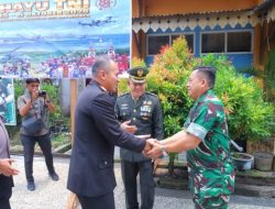 Solid, Momen Kapolresta Pekanbaru Serahkan Kue ke Denpom 0301