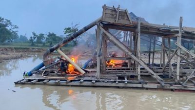 Gerak Cepat Laporan 110, Polsek Kuantan Hilir Musnahkan Rakit PETI di Pulau Beralo