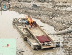 Cek Dugaan PETI Jenis Stingkai, Polres Kuansing Bakar 3 Rakit dan Tenda di Pulau Kopuang